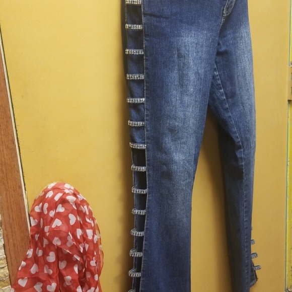 Blue jeans with rhinestones - Picture 8 of 9
